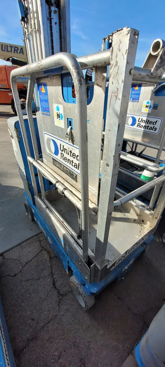 2016 Genie GR-20 Self-Propelled One-Person Lift