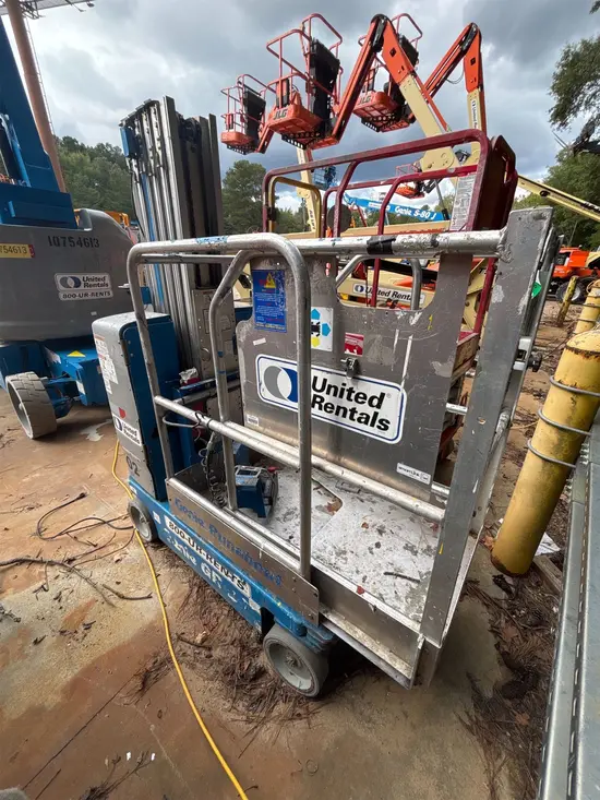 2016 Genie GR-20 Self-Propelled One-Person Lift