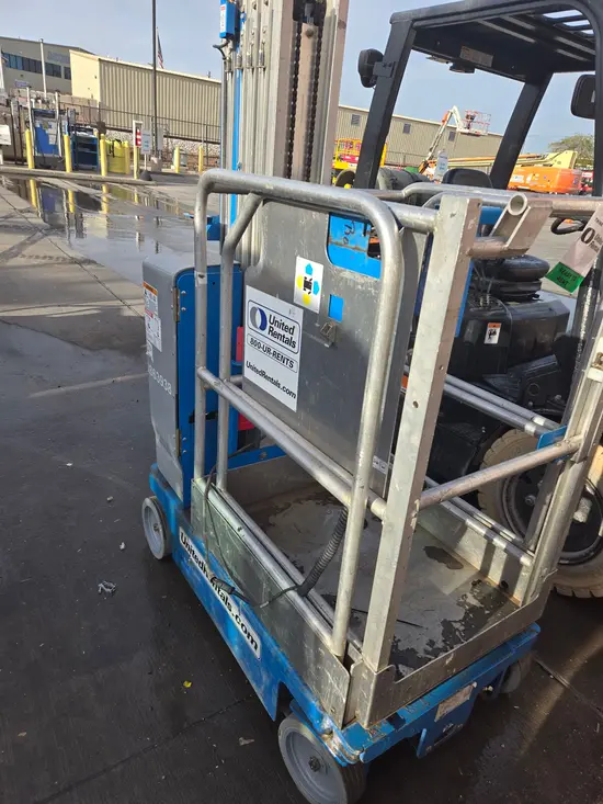 2018 Genie GR-20 Self-Propelled One-Person Lift