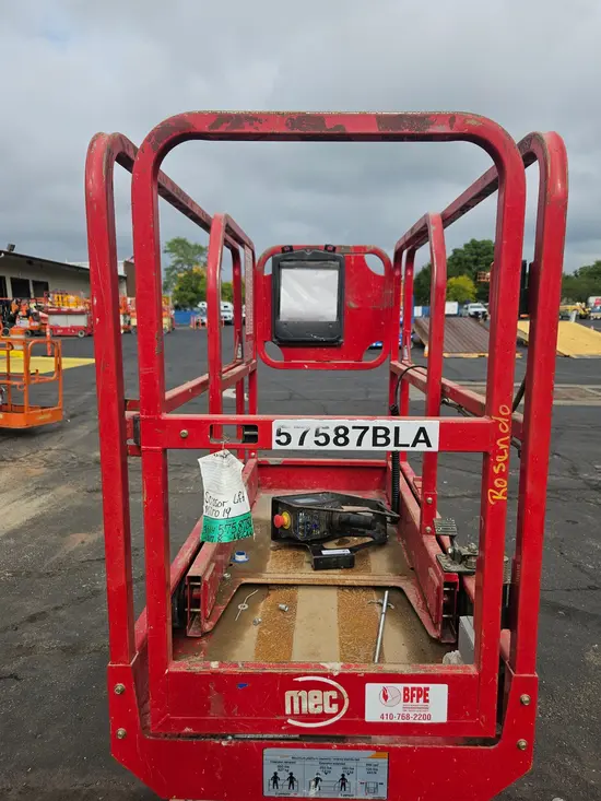 2018 MEC MICRO 19 Scissor Lift