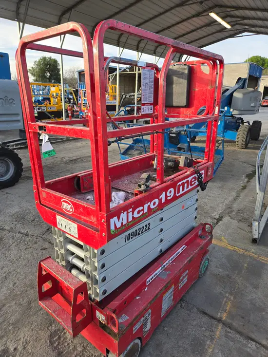 2019 MEC MICRO 19 Scissor Lift