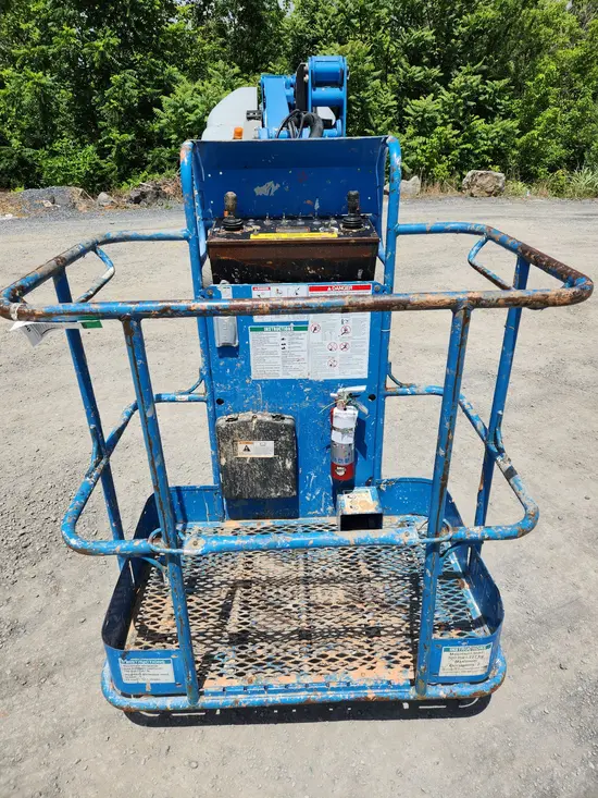 2016 Genie Z-40N Articulating Boom Lift