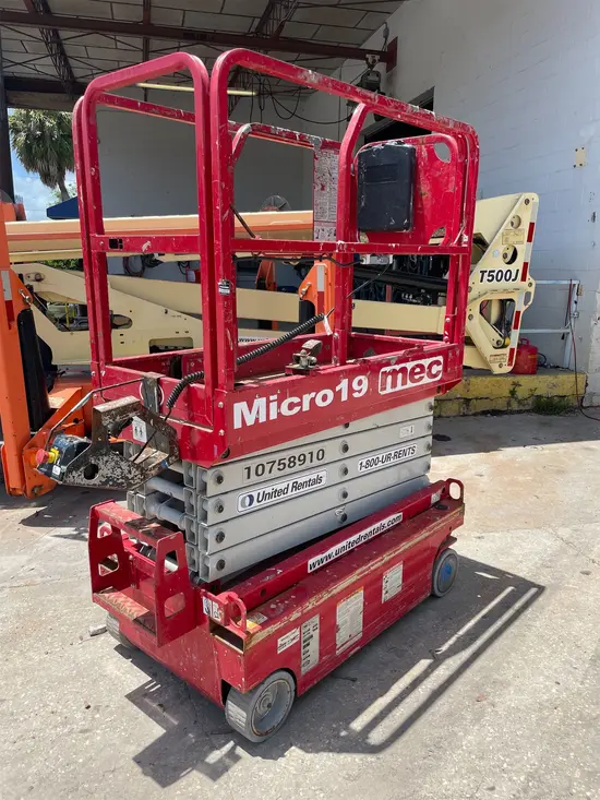 2018 MEC MICRO 19 Scissor Lift