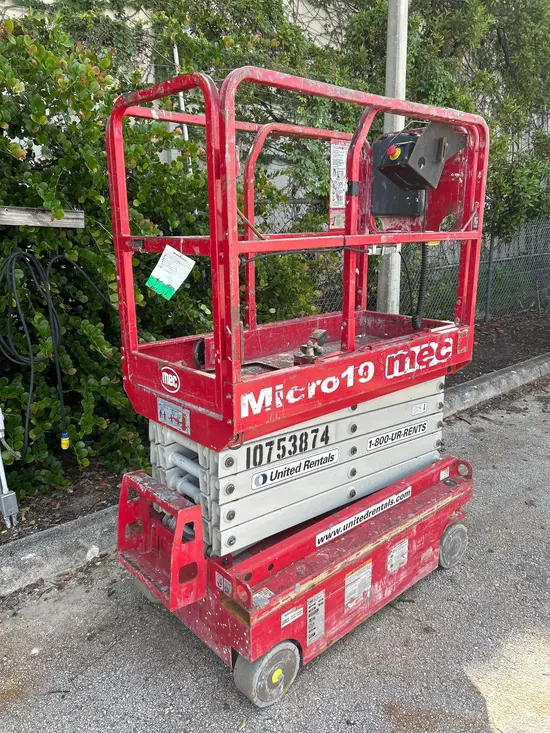 2018 MEC MICRO 19 Scissor Lift