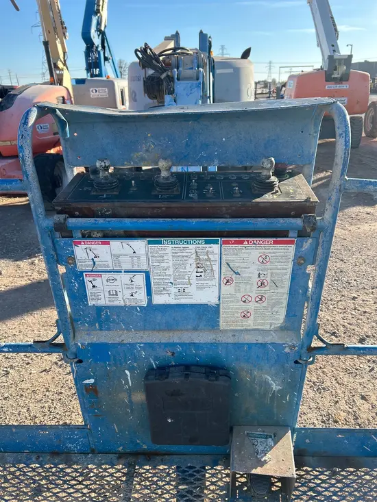 2016 Genie Z-62/40J Articulating Boom Lift