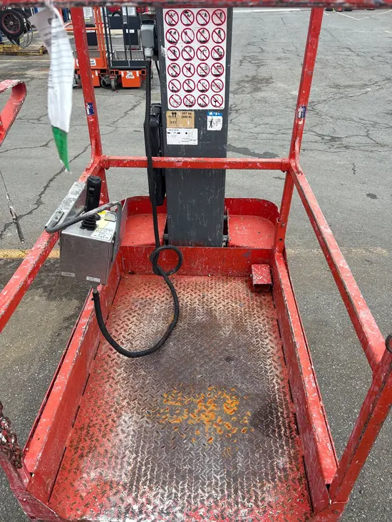 2015 Skyjack SJ12 Self-Propelled One-Person Lift