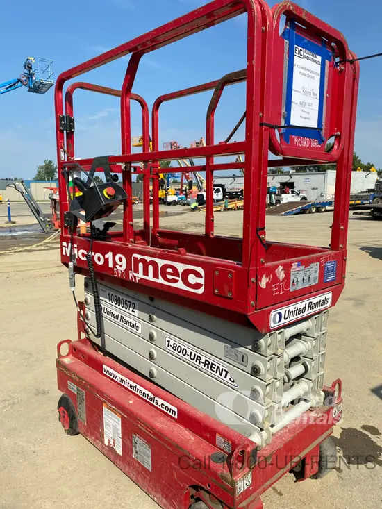2018 MEC MICRO 19 Scissor Lift