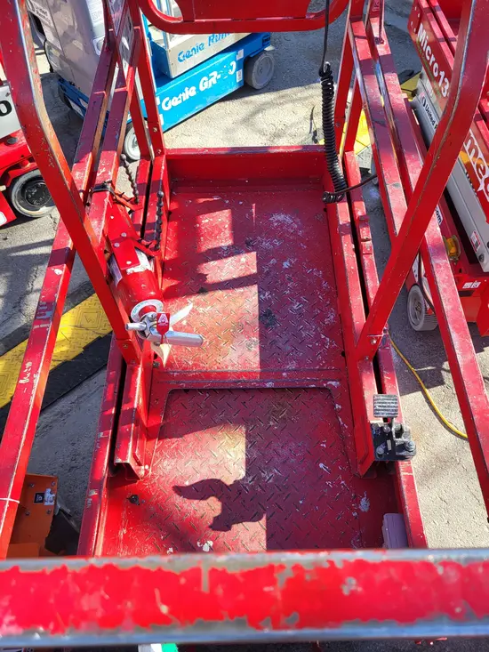 2018 MEC MICRO 19 Scissor Lift