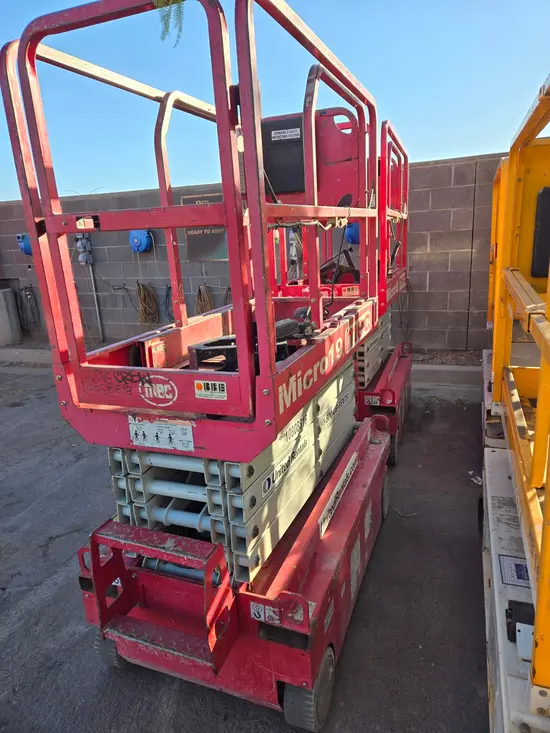 2018 MEC MICRO 19 Scissor Lift