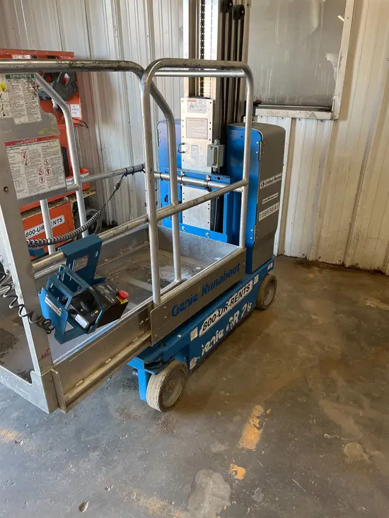 2018 Genie GR-20 Self-Propelled One-Person Lift