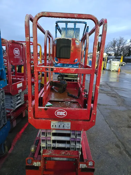 2019 MEC MICRO 19 Scissor Lift