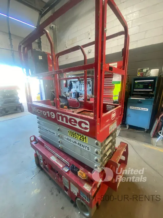 2019 MEC MICRO 19 Scissor Lift