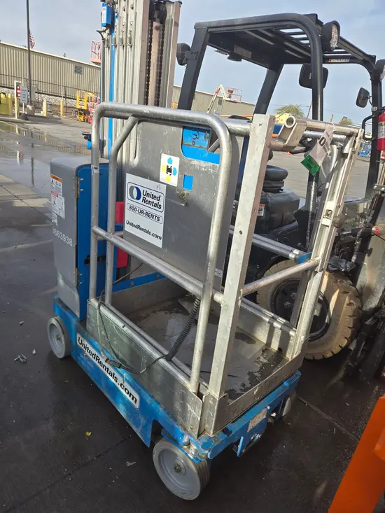 2018 Genie GR-20 Self-Propelled One-Person Lift