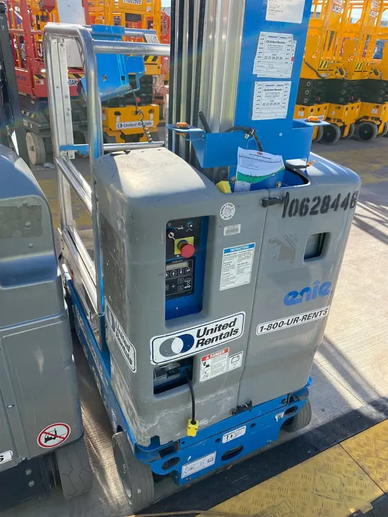 2017 Genie GR-20 Self-Propelled One-Person Lift
