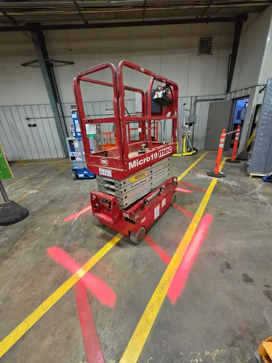 2018 MEC MICRO 19 Scissor Lift