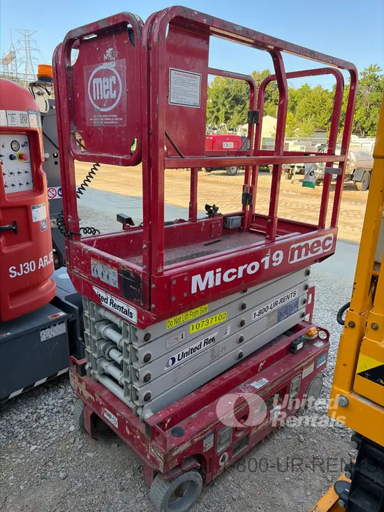 2018 MEC MICRO 19 Scissor Lift