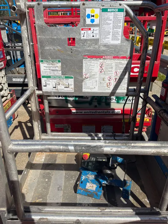2016 Genie GR-20 Self-Propelled One-Person Lift