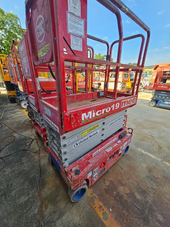 2019 MEC MICRO 19 Scissor Lift