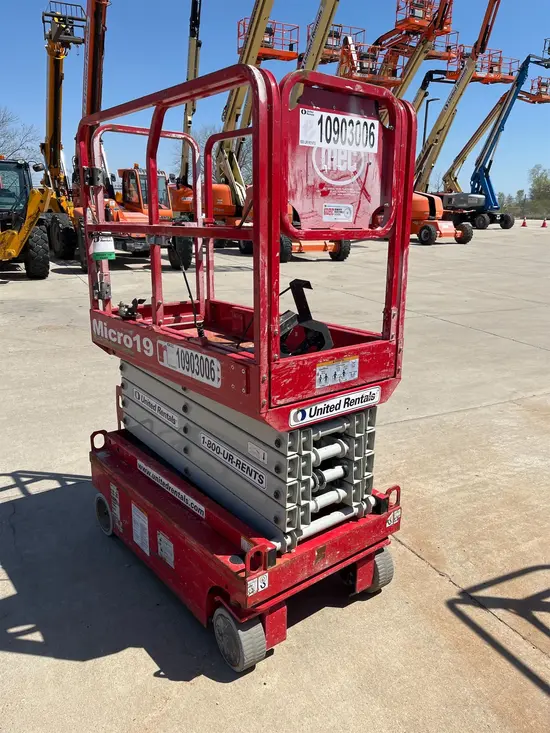 2019 MEC MICRO 19 Scissor Lift