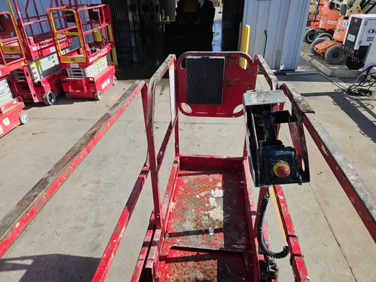 2018 MEC MICRO 19 Scissor Lift