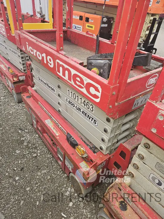 2019 MEC MICRO 19 Scissor Lift