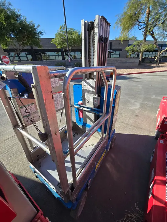 2015 Genie GR-20 Self-Propelled One-Person Lift