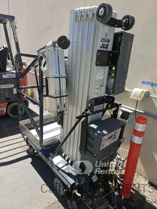 2021 JLG 25AM-DC Pusharound Lift