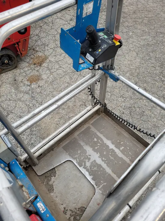 2017 Genie GR-20 Self-Propelled One-Person Lift