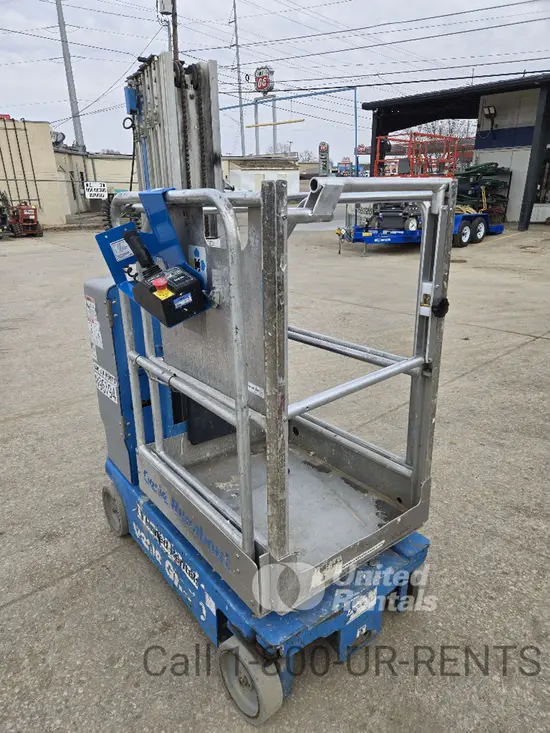 2016 Genie GR-20 Self-Propelled One-Person Lift