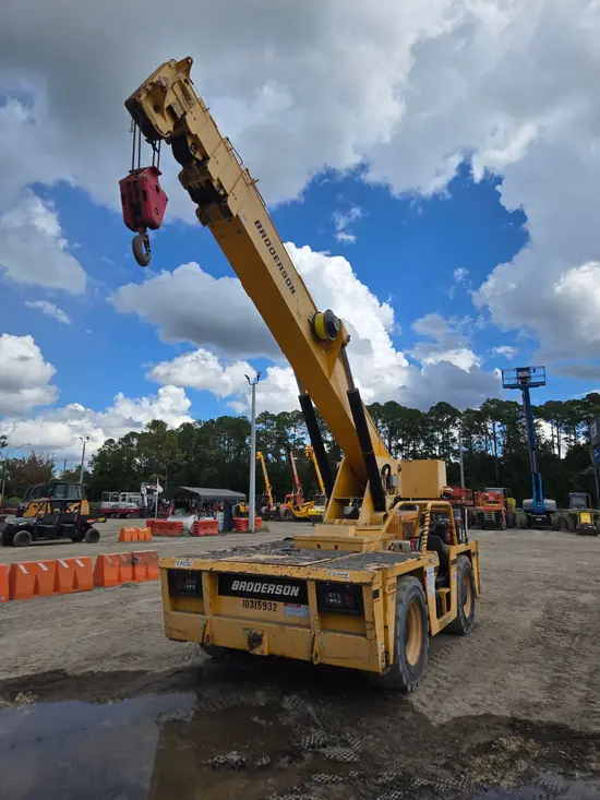 2014 Broderson IC-250-3D
