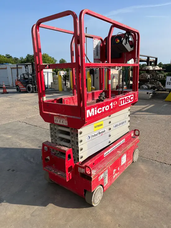 2018 MEC MICRO 19 Scissor Lift