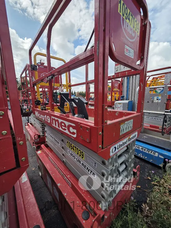 2019 MEC MICRO 19 Scissor Lift