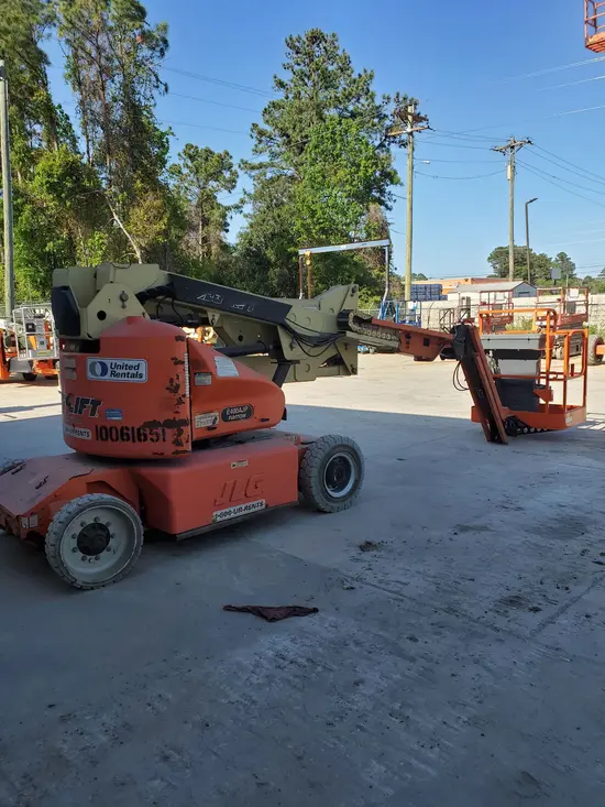 2012 JLG E400AJPN Articulating Boom Lift