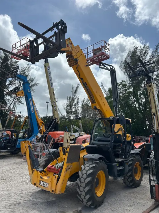 2017 JCB 550-170 Forklift