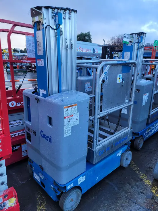 2017 Genie GR-20 Self-Propelled One-Person Lift
