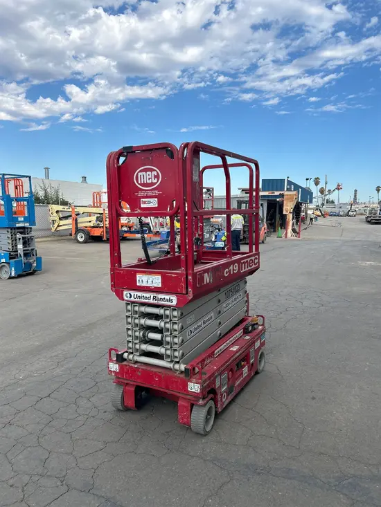 2018 MEC MICRO 19 Scissor Lift