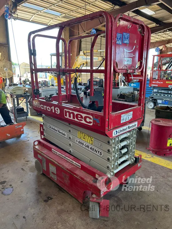 2018 MEC MICRO 19 Scissor Lift
