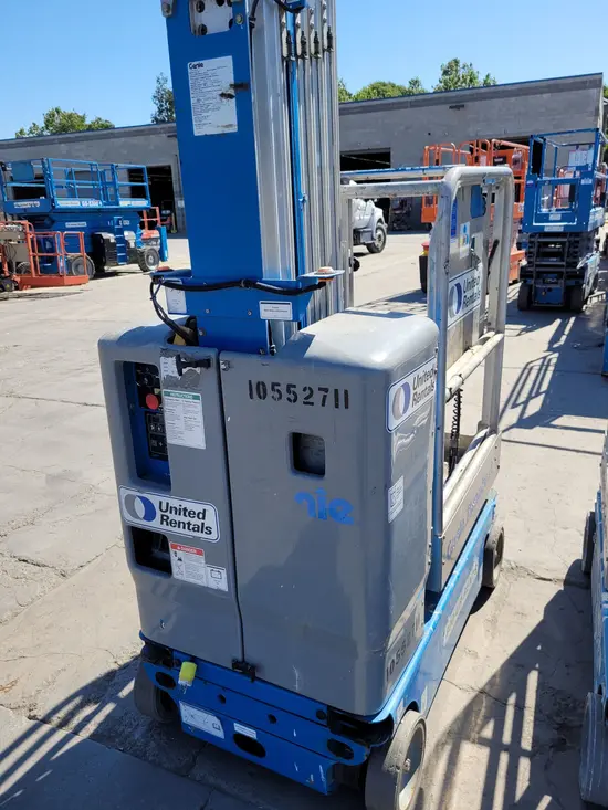 2016 Genie GR-20 Self-Propelled One-Person Lift