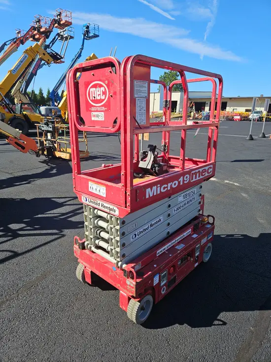 2018 MEC MICRO 19 Scissor Lift