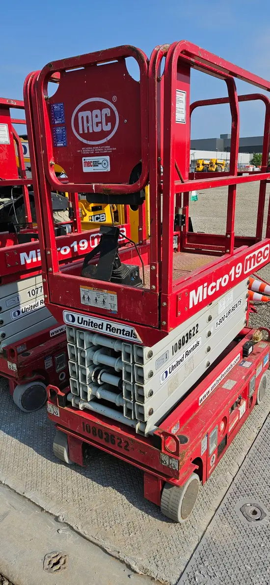 2018 MEC MICRO 19 Scissor Lift
