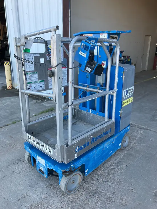 2018 Genie GR-12 Self-Propelled One-Person Lift