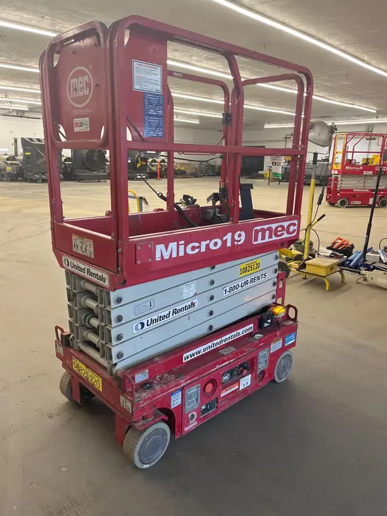2018 MEC MICRO 19 Scissor Lift