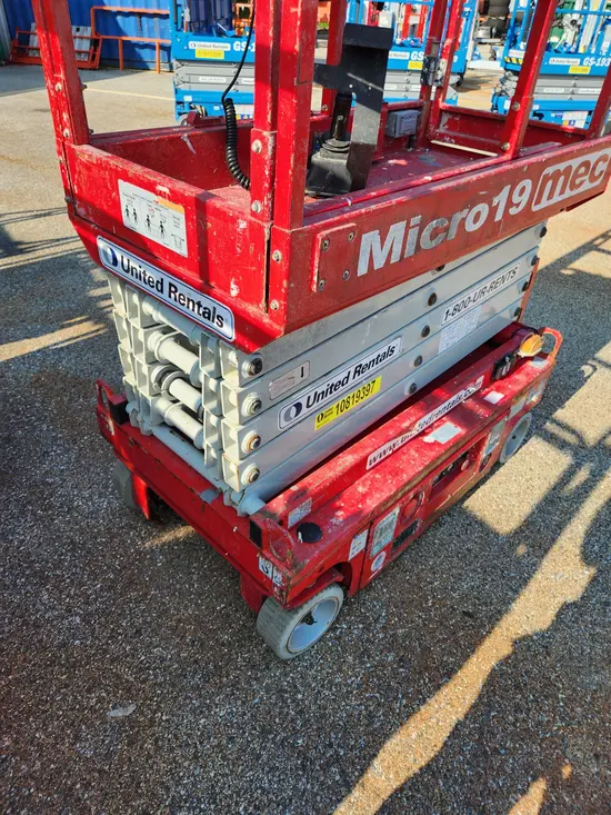 2018 MEC MICRO 19 Scissor Lift