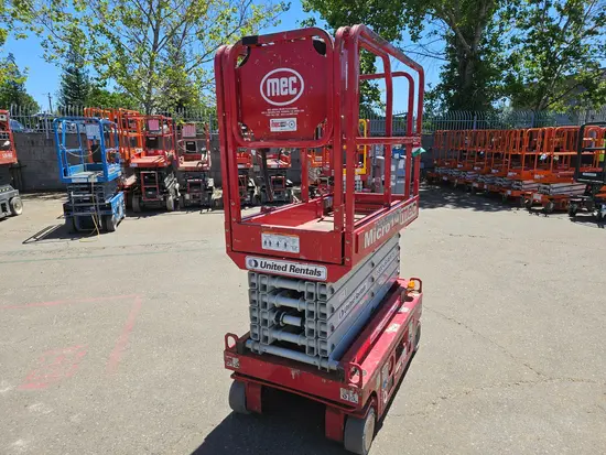2018 MEC MICRO 19 Scissor Lift