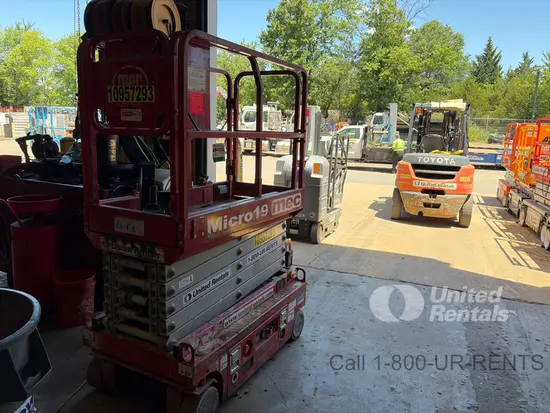 2019 MEC MICRO 19 Scissor Lift