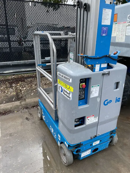 2017 Genie GR-20 Self-Propelled One-Person Lift