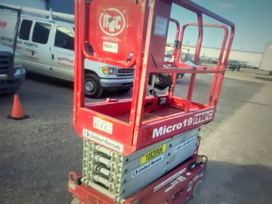 2018 MEC MICRO 19 Scissor Lift