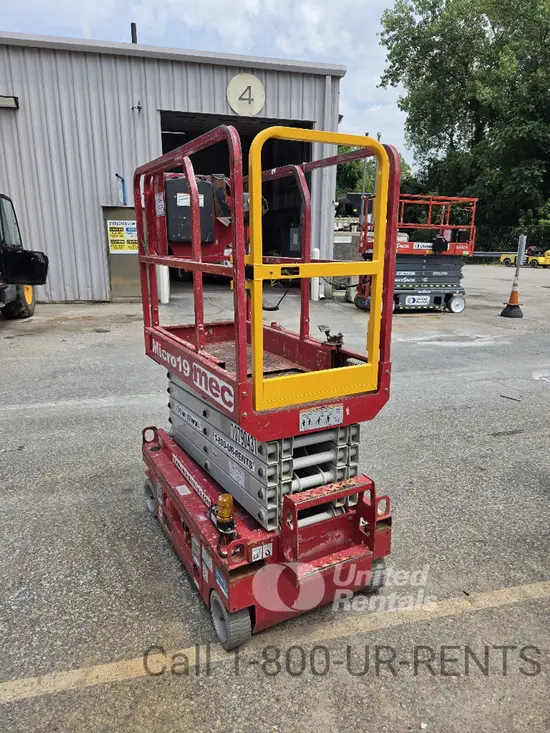 2018 MEC MICRO 19 Scissor Lift