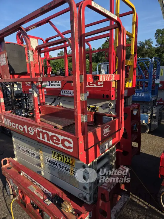 2019 MEC MICRO 19 Scissor Lift