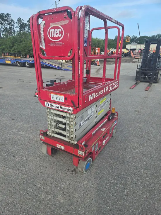 2018 MEC MICRO 19 Scissor Lift